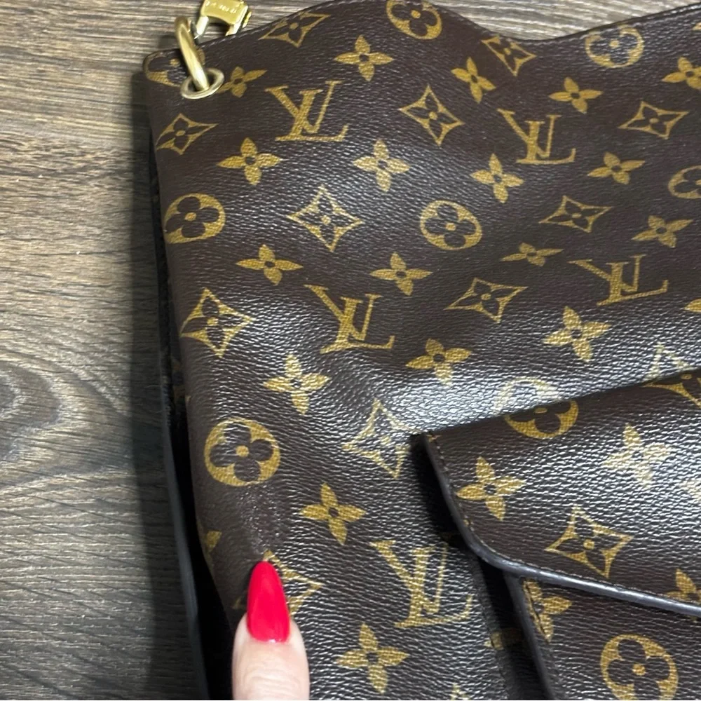 LOUIS VUITTON
Monogram Canvas Metis - Picture 4 of 10